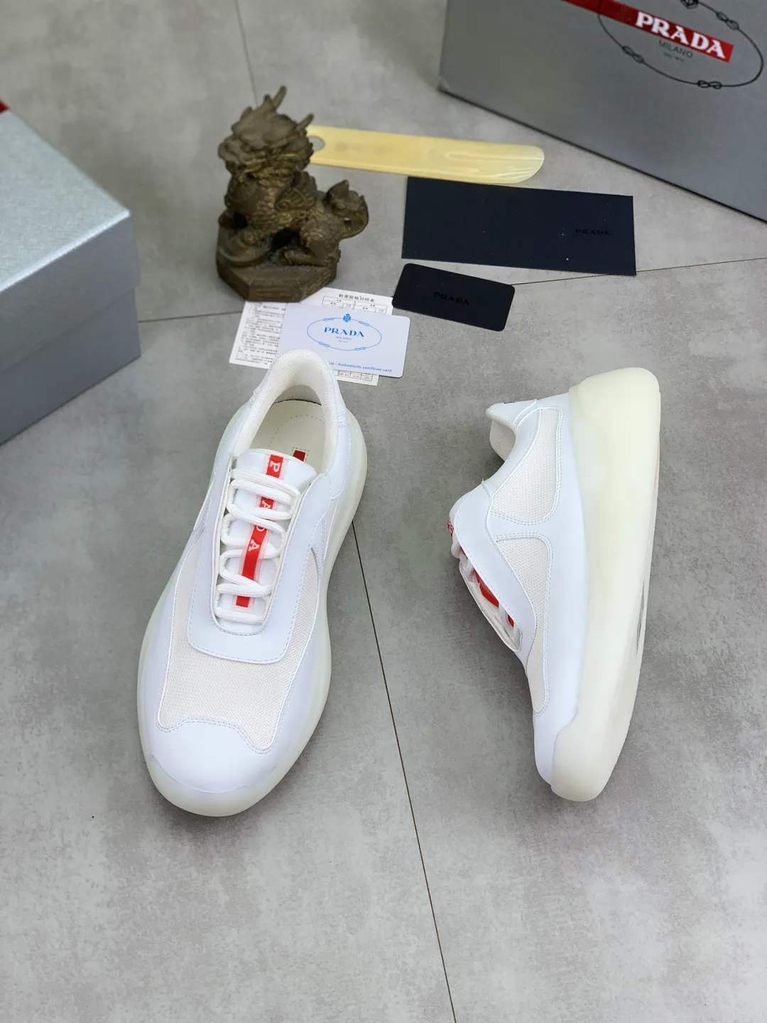 Men's shoes 💰P620 new (higher version) new PRADA (Prada) classic models are on the market at the same time, new men's shoes, 😘fabrics are selected from original imported calfskin. First layer of imported cowhide lining. The original version is awesome! 👍🏿Original open-molded non-slip PU outsole, with exquisite lines, simple and elegant, super comfortable and classy on foot, suitable for leisure travel. Code number: 38-45 (46 customized) 3️⃣ colors available